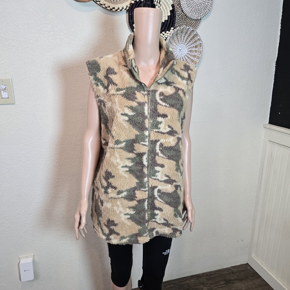 Giddy Up Glamour Camouflage Fleece Vest Women Size Xl